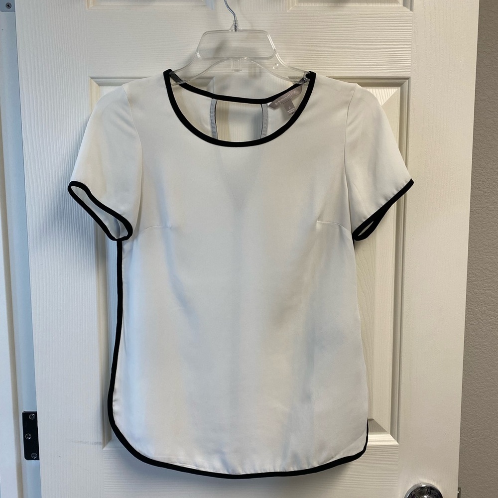 • Banana Republic • Cream Shirt with Black Outline